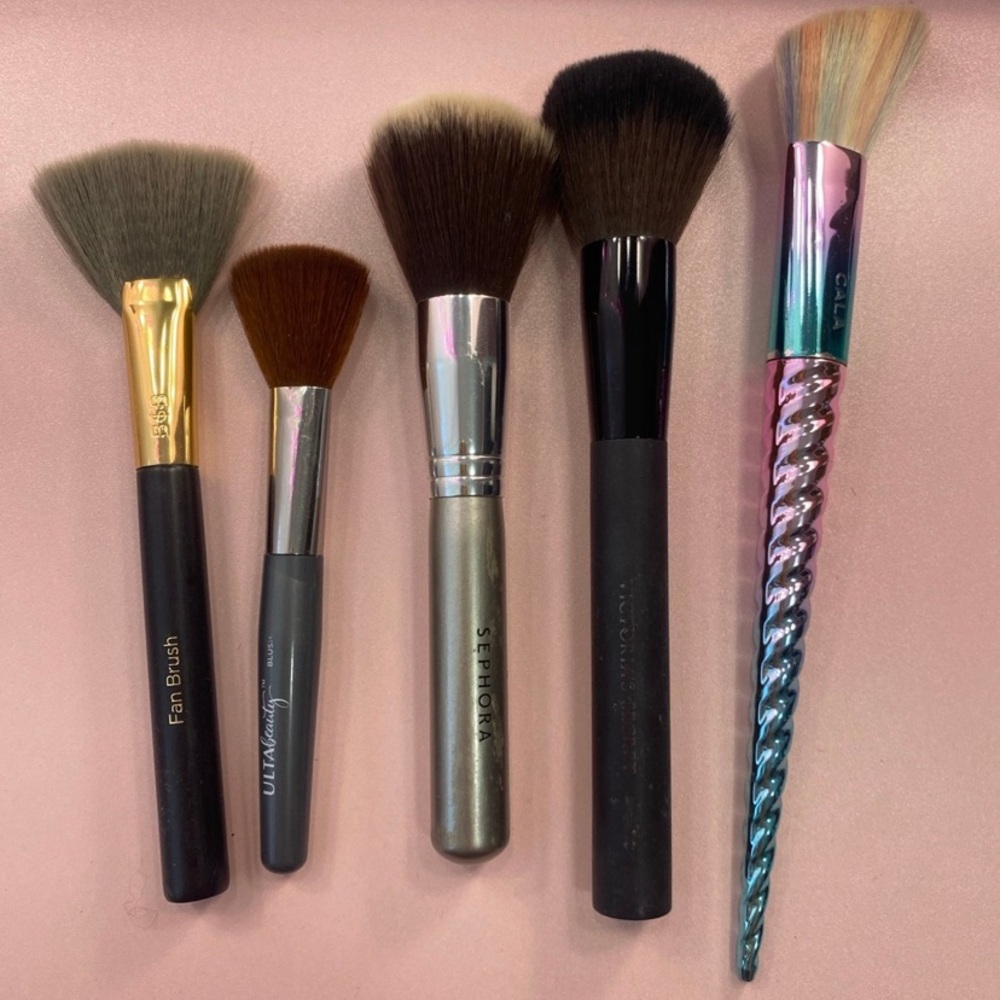 Used Various Face Makeup Brush Set of 5 with Black, Gold & Iridescent Handles